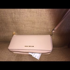 NWT MICHAEL KORS WALLET
